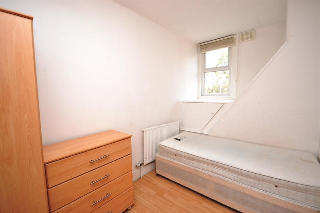  Image of 2 bedroom Property to rent in Squires Lane London N3 at Finchley Central  London, N3 2QT