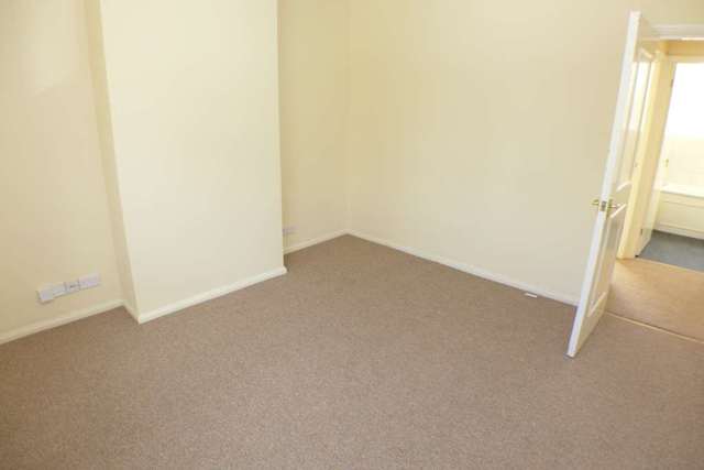  Image of 1 bedroom Flat for sale in St. James Way Sidcup DA14 at St James Way  Sidcup, DA14 5HF