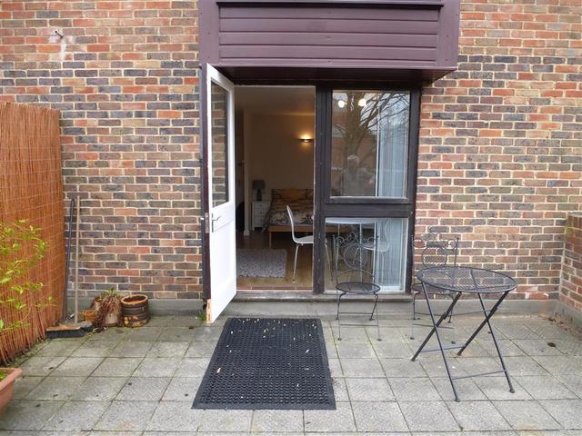  Image of 1 bedroom Studio flat to rent in Staple Gardens Winchester SO23 at Staple Gardens  WINCHESTER, SO23 8SP