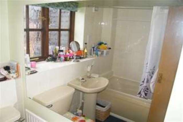  Image of 1 bedroom Flat to rent in Box Close Laindon Basildon SS15 at Basildon, SS15 4AG