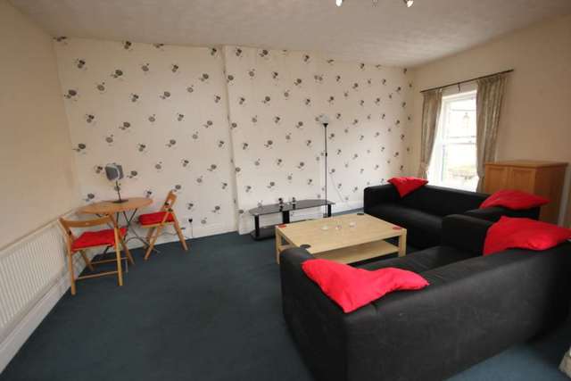  Image of 2 bedroom Apartment to rent in Stockport Road Mossley Ashton-under-Lyne OL5 at Stockport Road Mossley Ashton Under Lyne, OL5 0QX