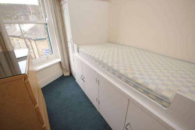  Image of 2 bedroom Apartment to rent in Stockport Road Mossley Ashton-under-Lyne OL5 at Stockport Road Mossley Ashton Under Lyne, OL5 0QX