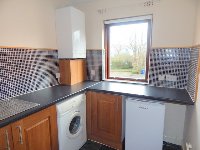  Image of 2 bedroom Flat to rent in Stonefield Park Paisley PA2 at Paisley Renfrewshire Renfrewshire, PA2 7RT