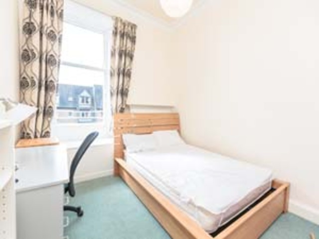  Image of 4 bedroom Flat to rent in Strathearn Road Edinburgh EH9 at Marchmont Edinburgh Edinburgh, EH9 2AB