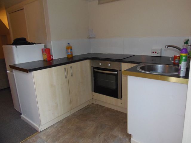  Image of Studio flat to rent in Wentworth Road Doncaster DN2 at Wentworth Road  Doncaster, DN2 4BS