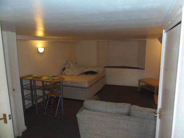  Image of Studio flat to rent in Wentworth Road Doncaster DN2 at Wentworth Road  Doncaster, DN2 4BS