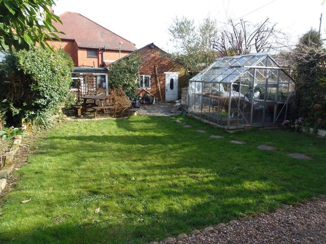 Image of Studio flat to rent in Wentworth Road Doncaster DN2 at Wentworth Road  Doncaster, DN2 4BS