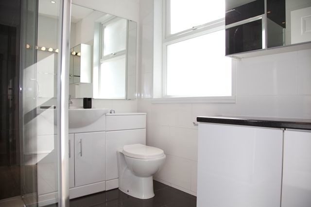  Image of 2 bedroom Ground Flat for sale in Aldrington Road London SW16 at Aldrington Road  Streatham, SW16 1TH