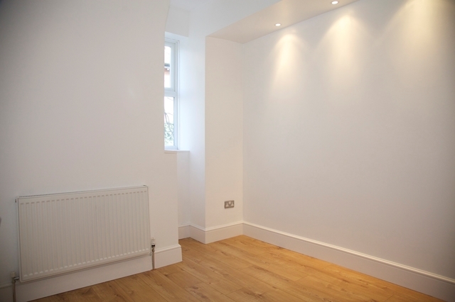  Image of 2 bedroom Ground Flat for sale in Aldrington Road London SW16 at Aldrington Road  Streatham, SW16 1TH