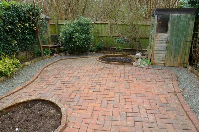  Image of 1 bedroom End of Terrace to rent in Suffolk Drive Burpham Guildford GU4 at Guildford, GU4 7FD