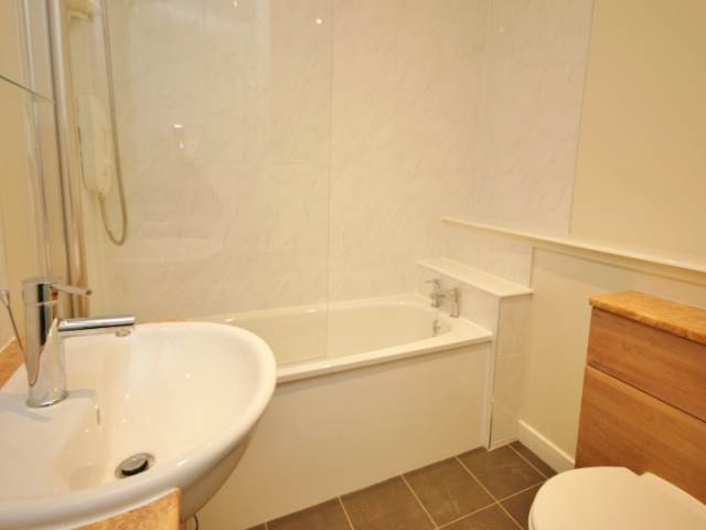  Image of 1 bedroom Flat to rent in Summerside Place Edinburgh EH6 at Trinity Edinburgh Edinburgh, EH6 4NY