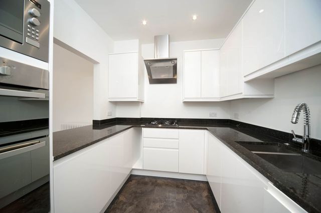  Image of 3 bedroom Flat to rent in Sutherland Avenue London W9 at Sutherland Avenue Maida Vale Maida Vale, W9 2QJ