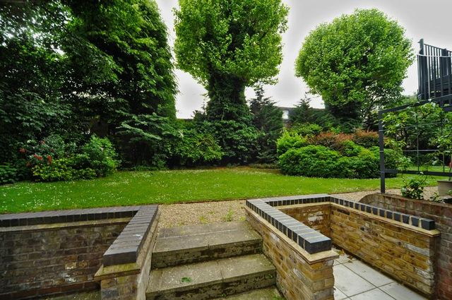  Image of 3 bedroom Flat to rent in Sutherland Avenue London W9 at Sutherland Avenue Maida Vale Maida Vale, W9 2QJ