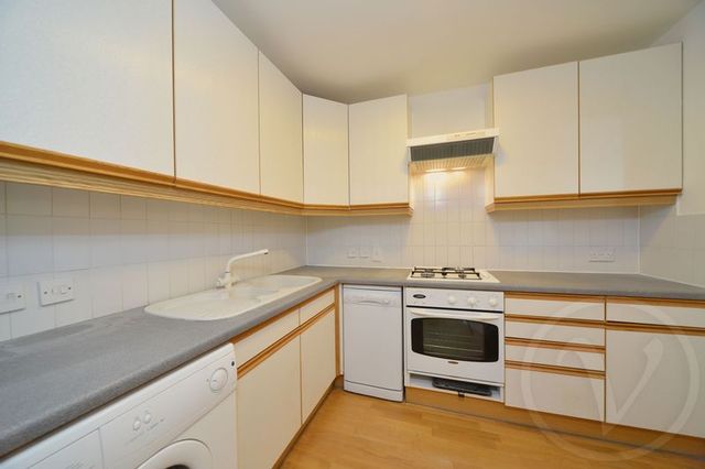  Image of 3 bedroom Flat to rent in Sutherland Avenue London W9 at Sutherland Avenue Maida Vale Maida Vale, W9 1HP