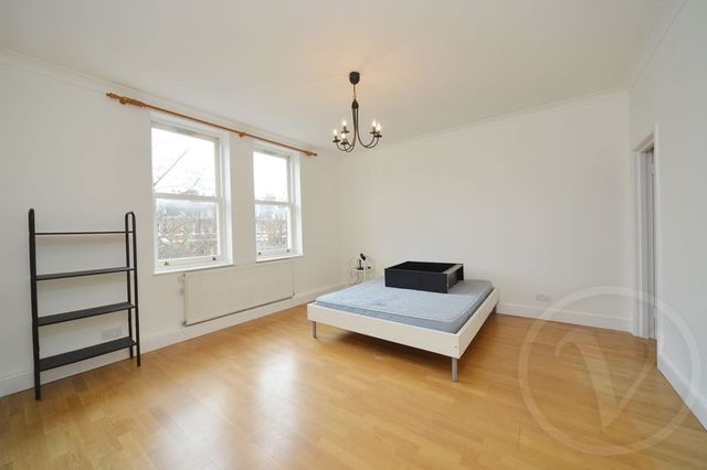  Image of 3 bedroom Flat to rent in Sutherland Avenue London W9 at Sutherland Avenue Maida Vale Maida Vale, W9 1HP