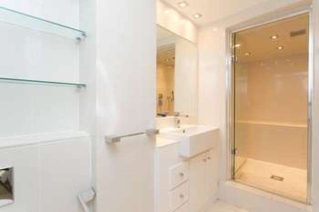  Image of 3 bedroom Flat to rent in Sutherland Avenue London W9 at Sutherland Avenue  London, W9 2QH