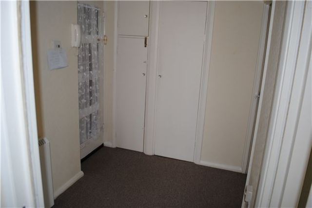  Image of 1 bedroom Flat for sale in Sutherland Avenue Bexhill-on-Sea TN39 at East Sussex, TN39 3QS