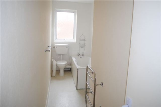  Image of 1 bedroom Flat for sale in Sutherland Avenue Bexhill-on-Sea TN39 at East Sussex, TN39 3QS