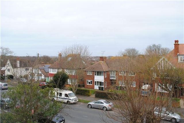  Image of 1 bedroom Flat for sale in Sutherland Avenue Bexhill-on-Sea TN39 at East Sussex, TN39 3QS