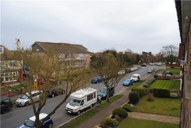  Image of 1 bedroom Flat for sale in Sutherland Avenue Bexhill-on-Sea TN39 at East Sussex, TN39 3QS
