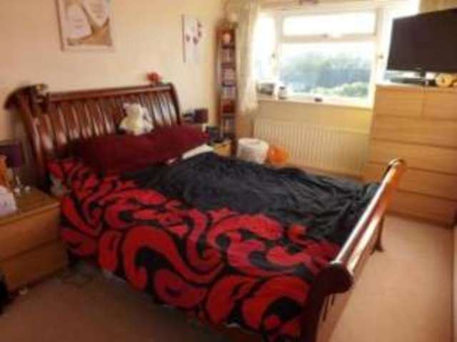  Image of 3 bedroom End of Terrace for sale in Fairlawn Road Tadley RG26 at Tadley Hampshire Tadley, RG26 3SJ