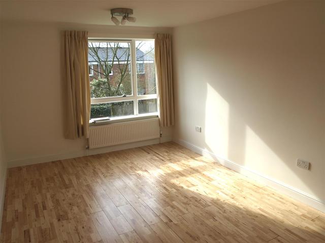  Image of 2 bedroom Property to rent in Tarling Road London N2 at East Finchley, N2 8LB