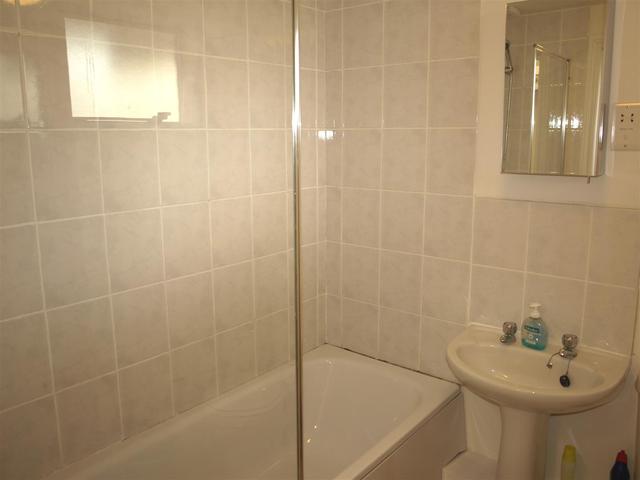  Image of 2 bedroom Property to rent in Tarling Road London N2 at East Finchley, N2 8LB