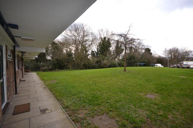  Image of 2 bedroom Property to rent in Tarling Road London N2 at East Finchley, N2 8LB