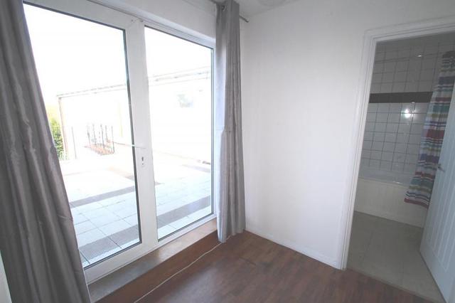  Image of 2 bedroom Flat to rent in Peterhouse Parade Crawley RH10 at Peterhouse Parade Pound Hill Crawley, RH10 3BA