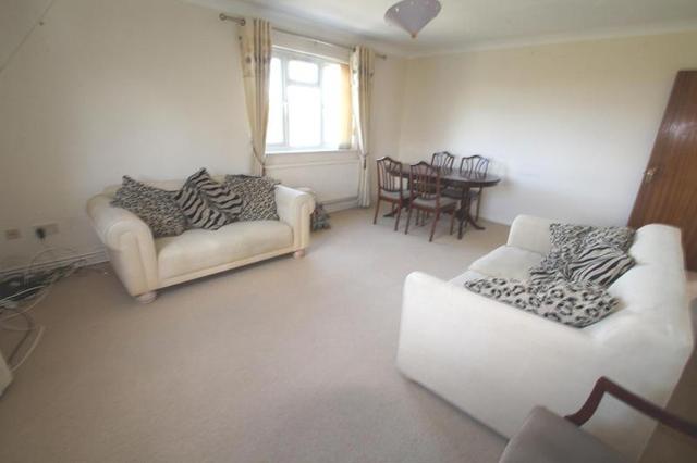  Image of 2 bedroom Flat to rent in Peterhouse Parade Crawley RH10 at Peterhouse Parade Pound Hill Crawley, RH10 3BA
