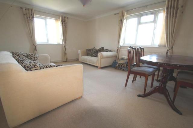  Image of 2 bedroom Flat to rent in Peterhouse Parade Crawley RH10 at Peterhouse Parade Pound Hill Crawley, RH10 3BA