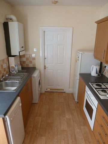  Image of 3 bedroom Flat to rent in Tavistock Road Jesmond Newcastle upon Tyne NE2 at Tavistock Road Array Jesmond, NE2 3HY