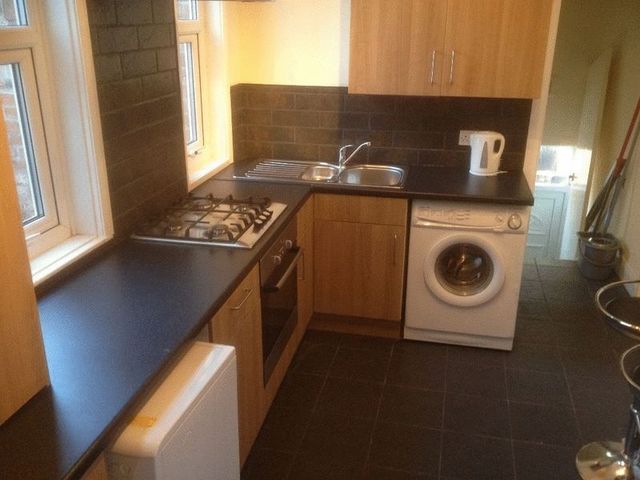  Image of 3 bedroom Flat to rent in Tavistock Road Jesmond Newcastle upon Tyne NE2 at Tavistock Road Array Jesmond, NE2 3JA