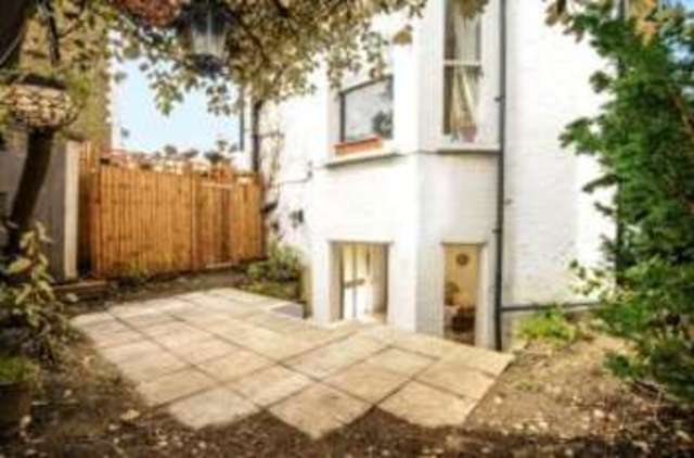  Image of 1 bedroom Flat for sale in The Hermitage Richmond TW10 at The Hermitage Richmond Richmond upon Thames, TW10 6SH