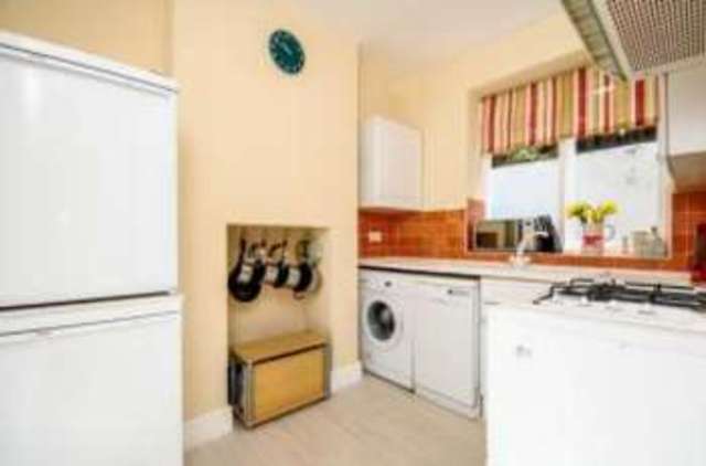  Image of 1 bedroom Flat for sale in The Hermitage Richmond TW10 at The Hermitage Richmond Richmond upon Thames, TW10 6SH
