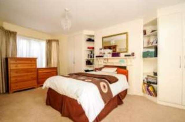  Image of 1 bedroom Flat for sale in The Hermitage Richmond TW10 at The Hermitage Richmond Richmond upon Thames, TW10 6SH