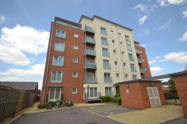  Image of 1 bedroom Flat to rent in Caversham Road Reading RG1 at The Hub, Caversham Road  Reading, RG1 7AY