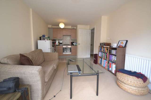  Image of 1 bedroom Flat to rent in Caversham Road Reading RG1 at The Hub, Caversham Road  Reading, RG1 7AY