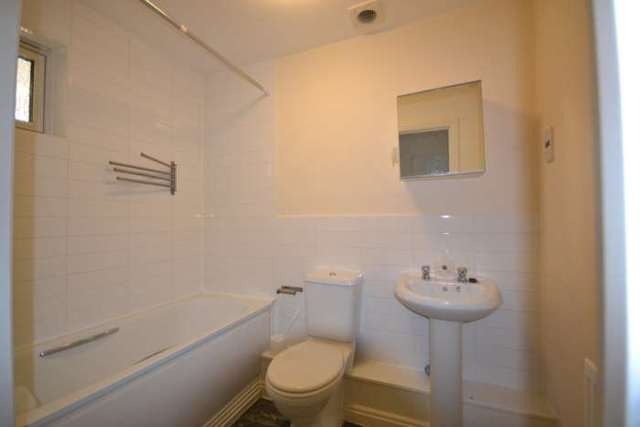  Image of 1 bedroom Flat to rent in Caversham Road Reading RG1 at The Hub, Caversham Road  Reading, RG1 7AY
