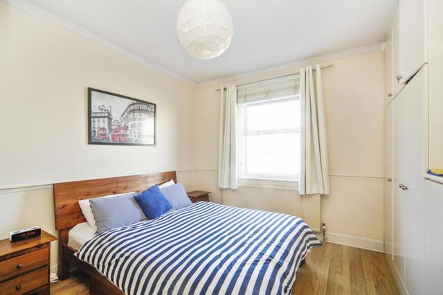  Image of 2 bedroom Ground Flat for sale in The Polygon London SW4 at The Polygon  London, SW4 0JG