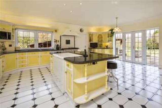  Image of 7 bedroom Detached house for sale in The Ridges Finchampstead Wokingham RG40 at Finchampstead Wokingham Finchampstead, RG40 3SS