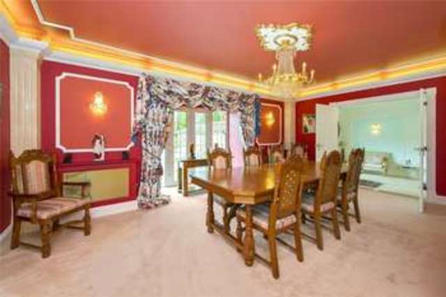  Image of 7 bedroom Detached house for sale in The Ridges Finchampstead Wokingham RG40 at Finchampstead Wokingham Finchampstead, RG40 3SS