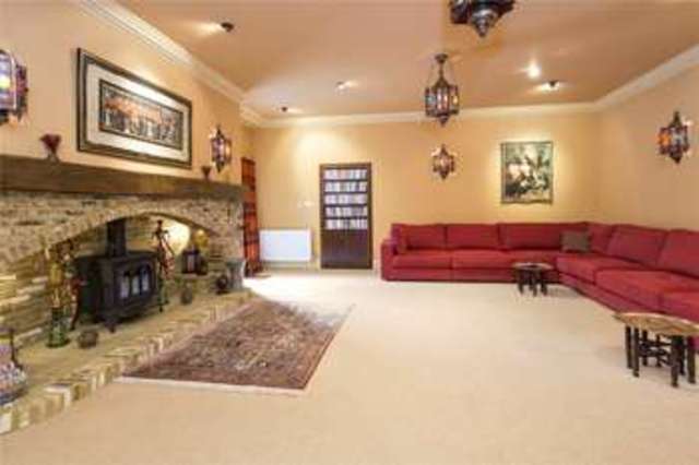  Image of 7 bedroom Detached house for sale in The Ridges Finchampstead Wokingham RG40 at Finchampstead Wokingham Finchampstead, RG40 3SS