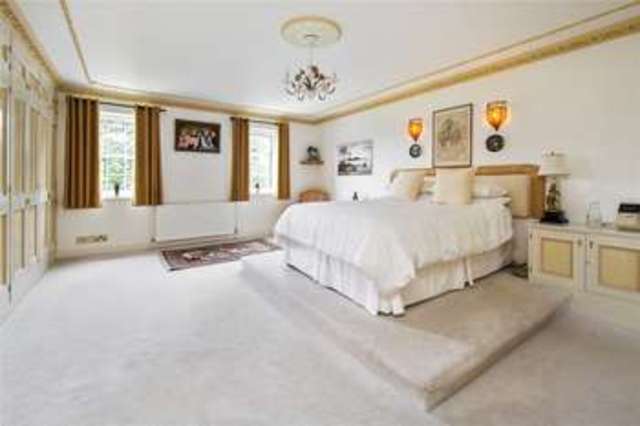  Image of 7 bedroom Detached house for sale in The Ridges Finchampstead Wokingham RG40 at Finchampstead Wokingham Finchampstead, RG40 3SS