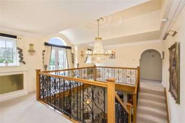  Image of 7 bedroom Detached house for sale in The Ridges Finchampstead Wokingham RG40 at Finchampstead Wokingham Finchampstead, RG40 3SS