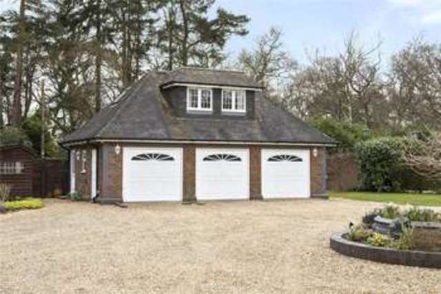  Image of 7 bedroom Detached house for sale in The Ridges Finchampstead Wokingham RG40 at Finchampstead Wokingham Finchampstead, RG40 3SS