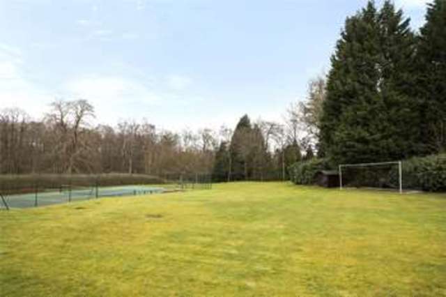  Image of 7 bedroom Detached house for sale in The Ridges Finchampstead Wokingham RG40 at Finchampstead Wokingham Finchampstead, RG40 3SS