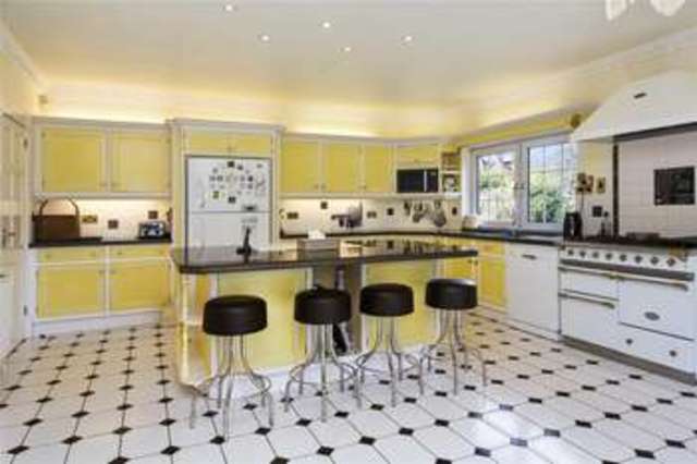  Image of 7 bedroom Detached house for sale in The Ridges Finchampstead Wokingham RG40 at Finchampstead Wokingham Finchampstead, RG40 3SS
