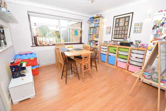  Image of 4 bedroom Semi-Detached house to rent in The Ridgeway London N11 at The Ridgeway Friern Barnet London, N11 3LG