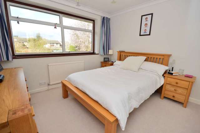  Image of 4 bedroom Semi-Detached house to rent in The Ridgeway London N11 at The Ridgeway Friern Barnet London, N11 3LG